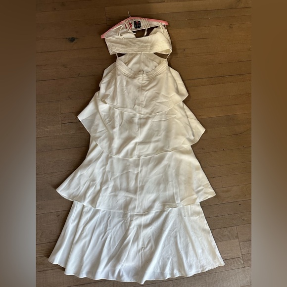 Line and dot Sonia Maxi dress in White🤍 - Picture 5 of 7